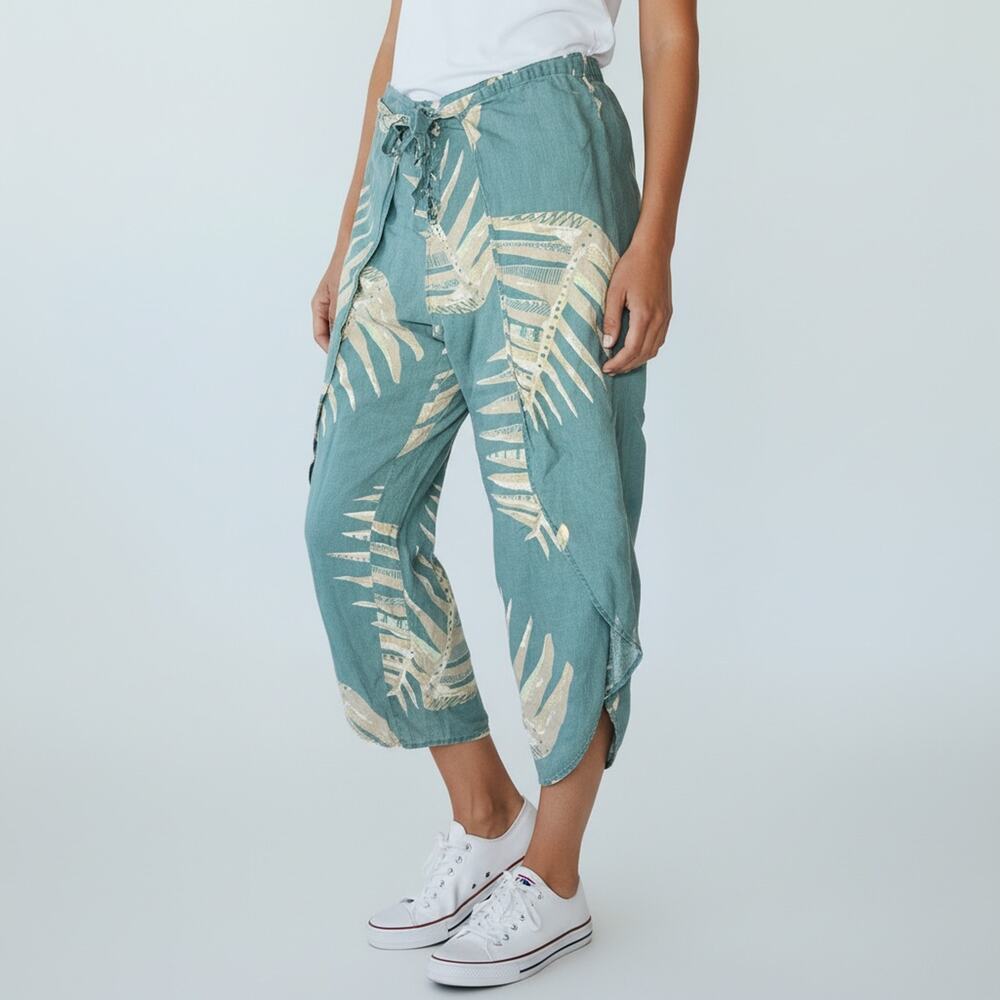 Patagonia Women's Cropped Pants, XL, Blue and Tan, Tropical Print